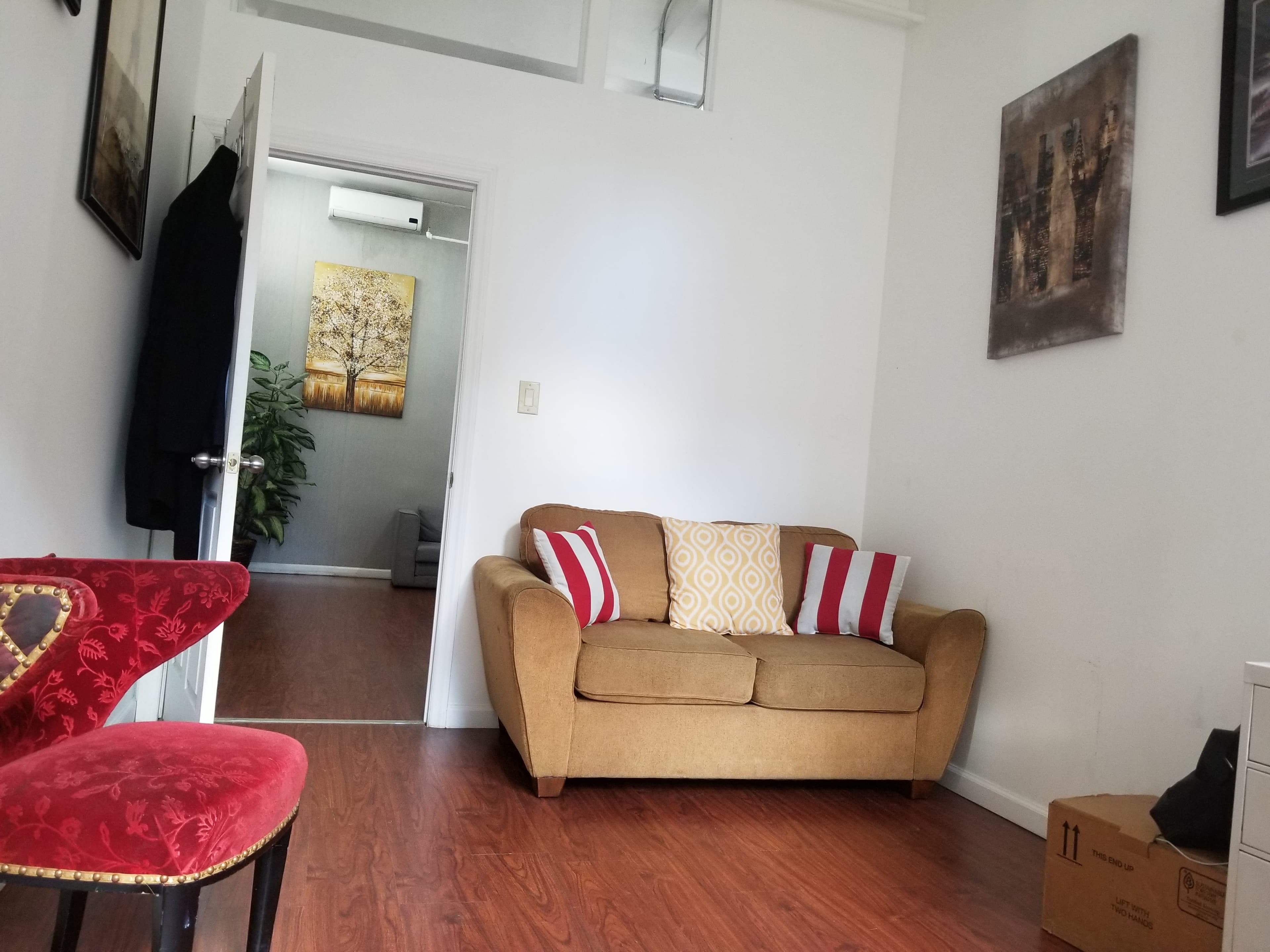 BEAUTIFUL MIDTOWN OFFICES READY NOW - thumbnail 2