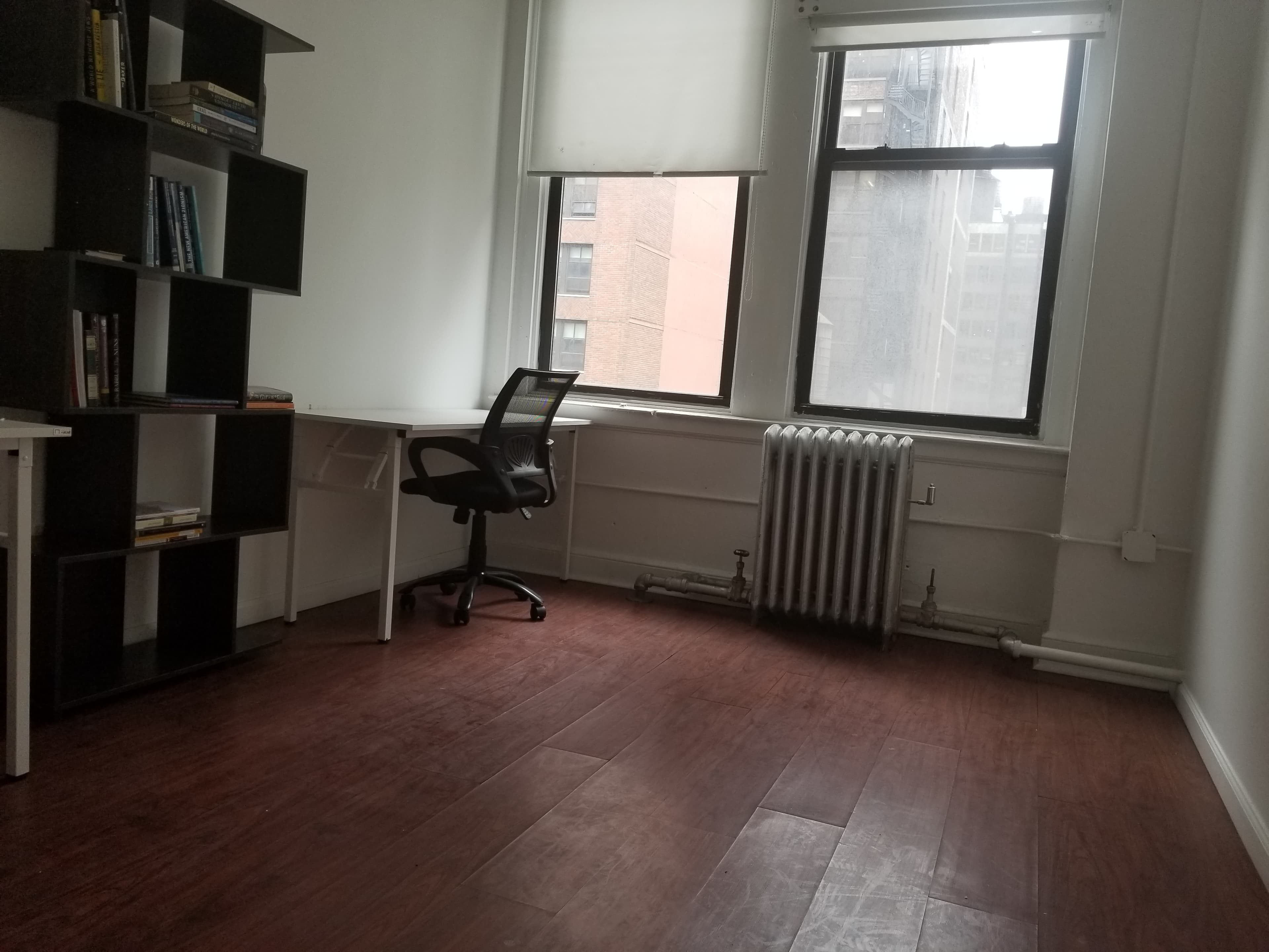 Spacious Office Space Available for rent - thumbnail 2