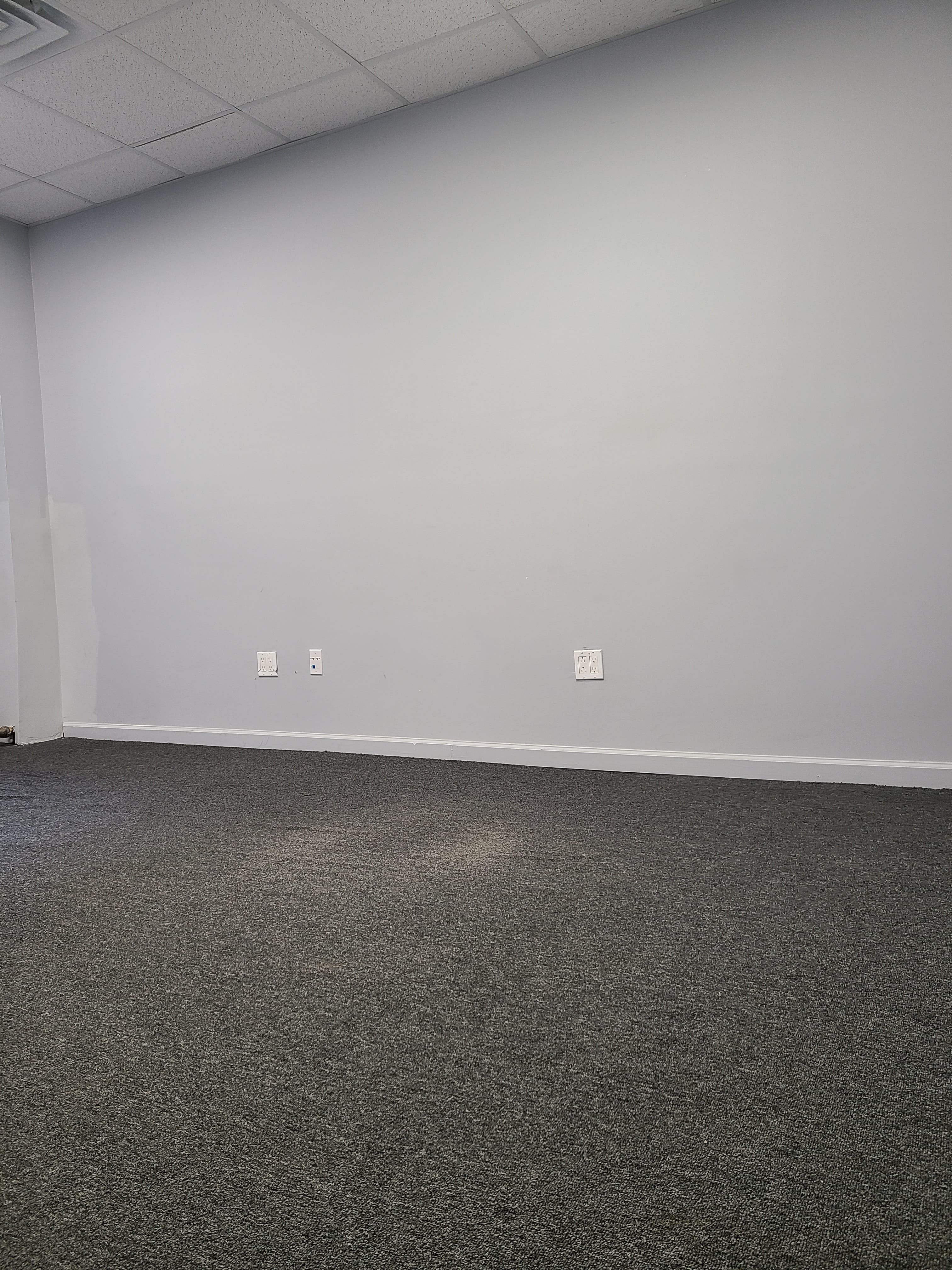 Magnificent Office Available - thumbnail 2